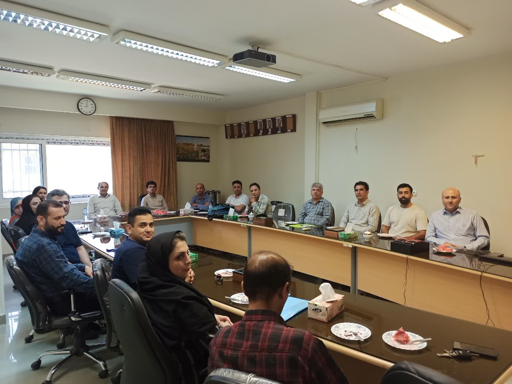 دوره آموزشی آشنایی با تولید ارقام هیبرید آفتابگردان دوره آموزشی آشنایی با تولید ارقام هیبرید آفتابگردان