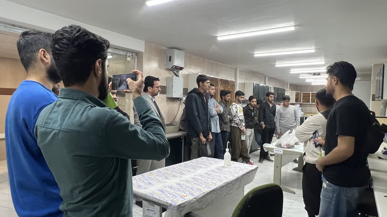 بازدید دانشجویان دانشگاه ملی مهارت از مرکز تحقیقات 